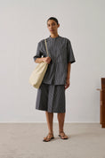Load image into Gallery viewer, HENNA POPLIN BERMUDA SHORTS
