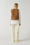Load image into Gallery viewer, PYRENEES VEST MIEL 1
