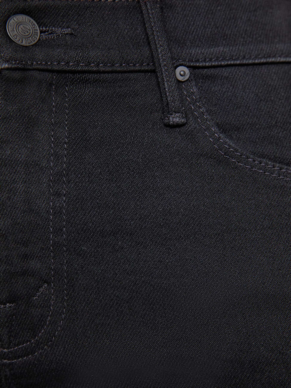 THE WEEKENDER