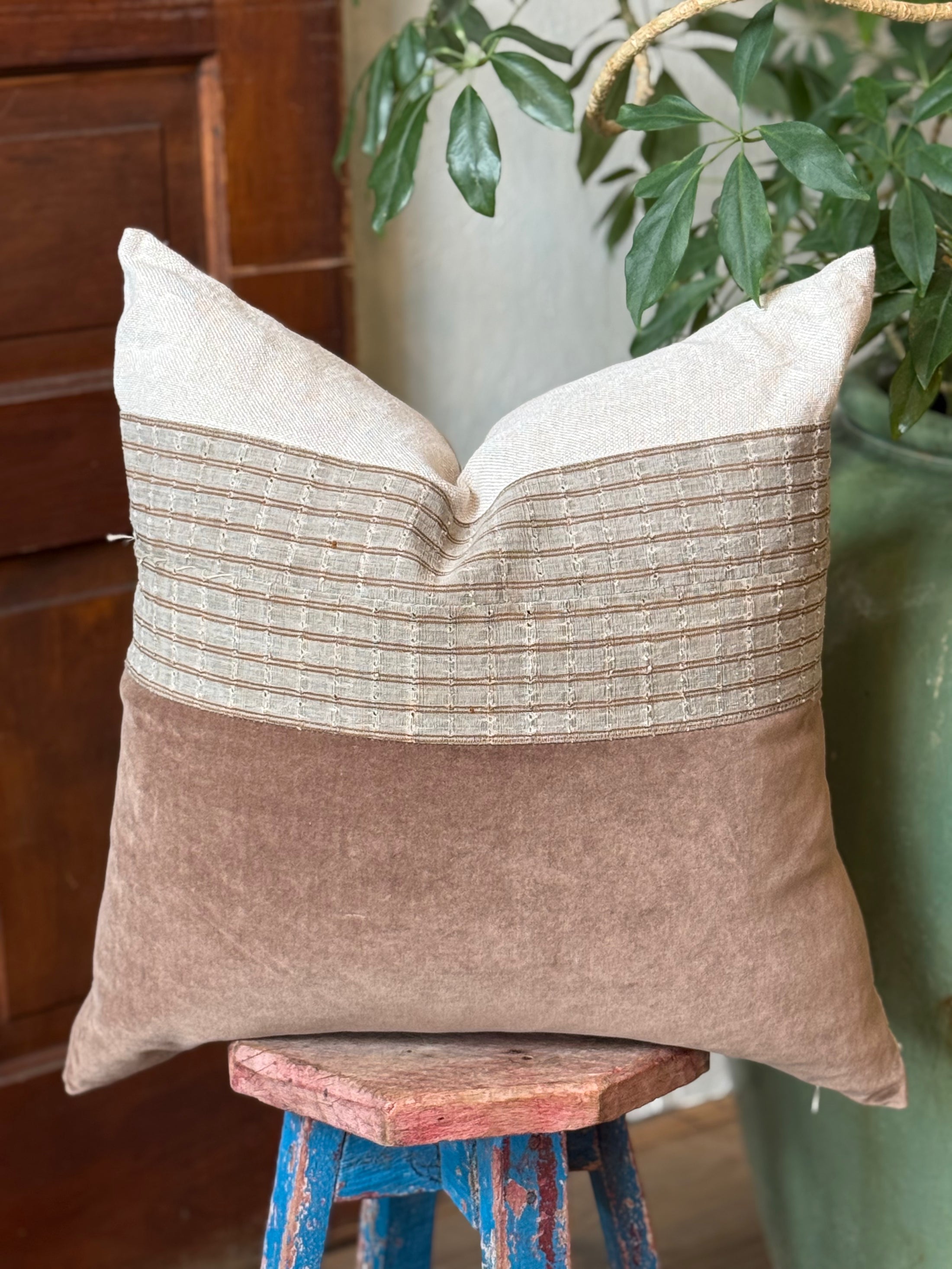 HAGEN LINEN + VELVET PILLOW 22