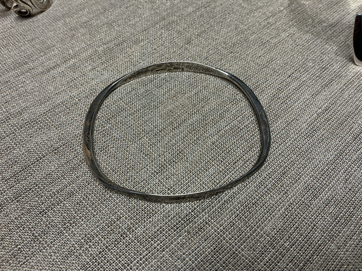 SILVER HAMMERED BANGLE