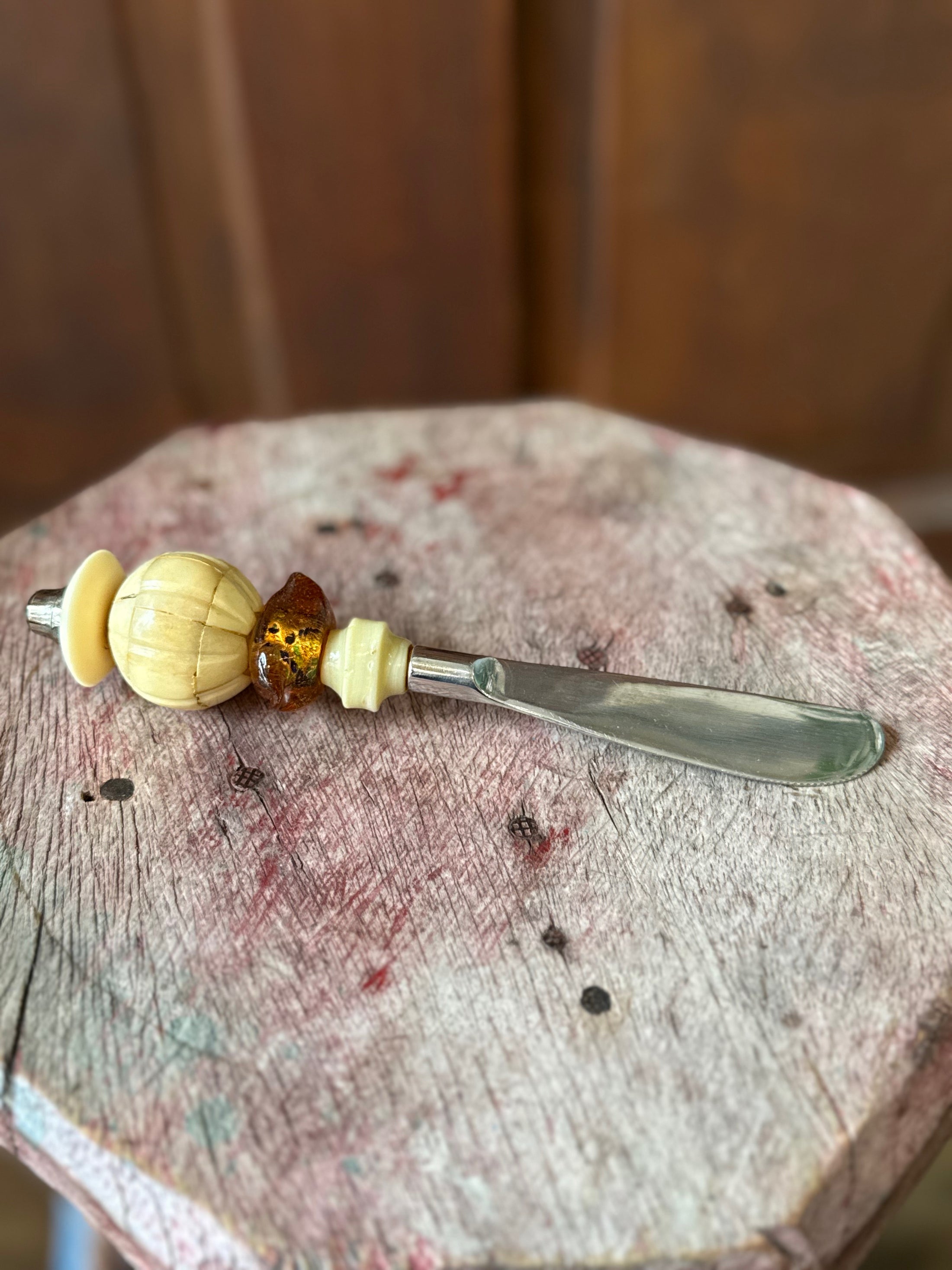 BONE & AMBER SPREADER