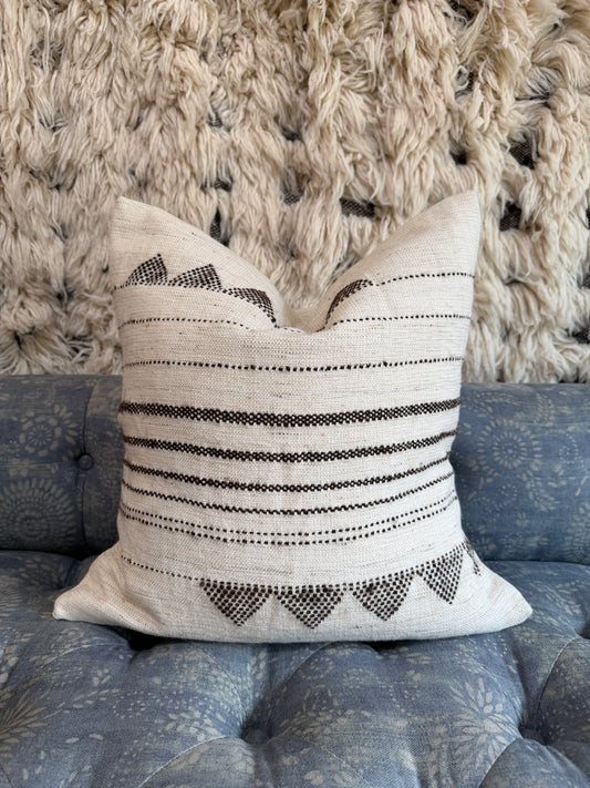 EMBROIDERED VINTAGE PILLOW
