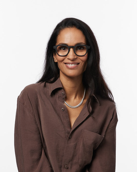 READING #C GLASSES IN BLACK