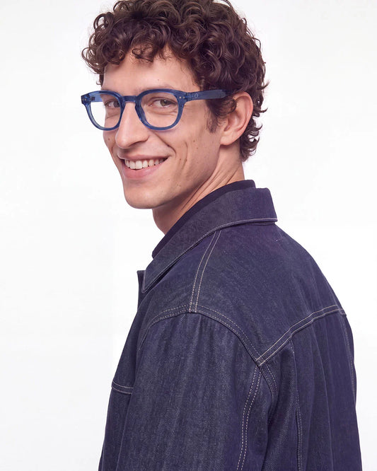 READING #C GLASSES IN BLUE LINE