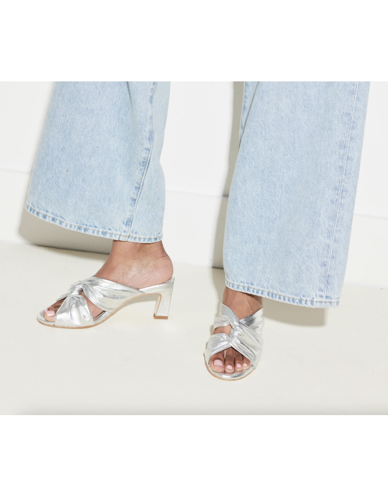 VALENTINA TWIST MID HEEL SANDAL