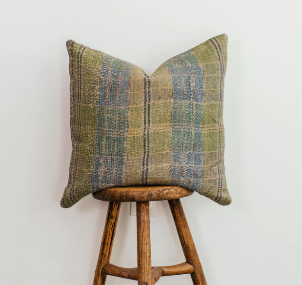 Katica 20x20 Pillow