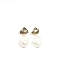 Load image into Gallery viewer, CLOUD PEARL BRASS EARRINGS
