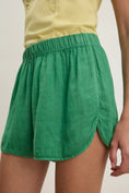 Load image into Gallery viewer, JADEN LINEN SHORT EMERALD

